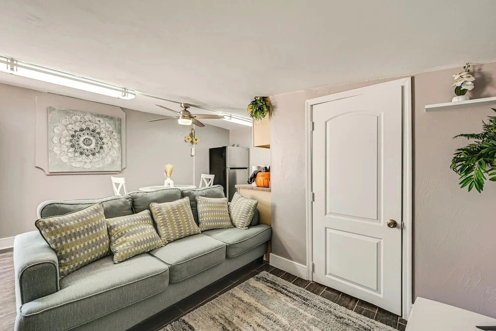 2 Mi to Public Pool! Cozy Naples Cottage w/ Patio