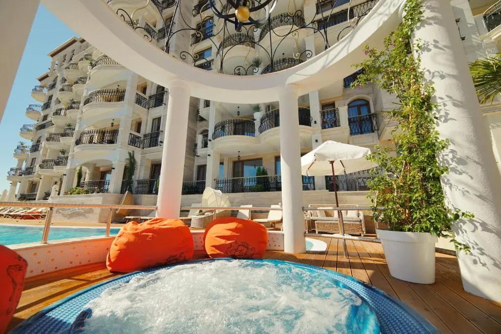 Harmony Suites Saint Vlas