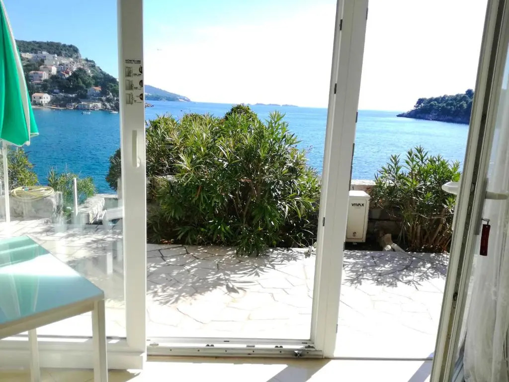 Beach House On The Cliff