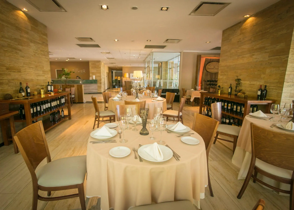 Hotel Tower Inn & Suites