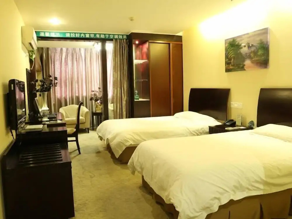 GreenTree Inn Taicang Baolong Square Hotel