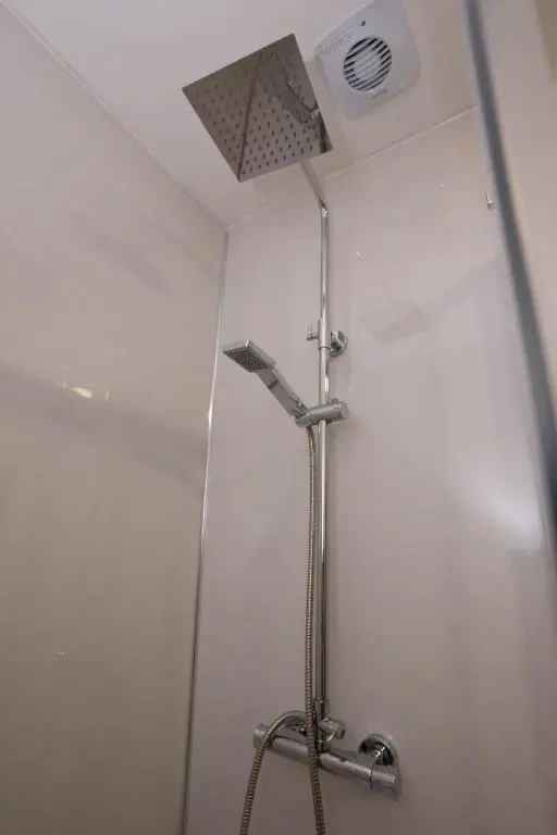 *Central *Studio Flat *Free Parking, Wifi, Netflix