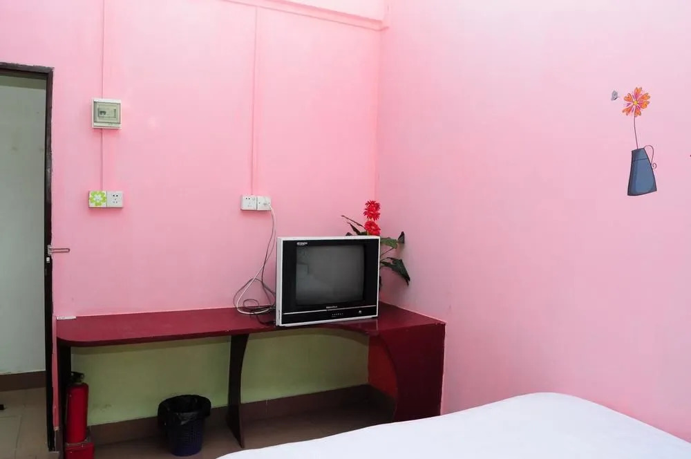 Guangzhou 18 Years Old Apartment