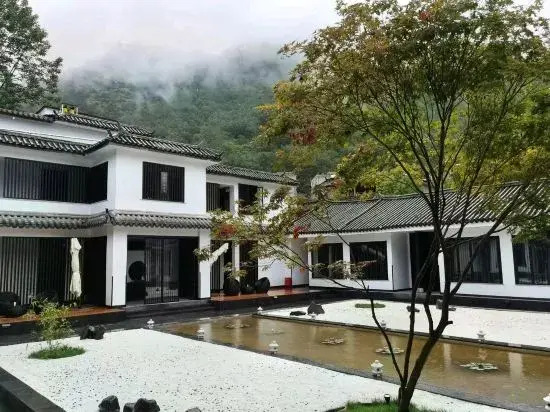 Gong Xili Qingdu Hotel