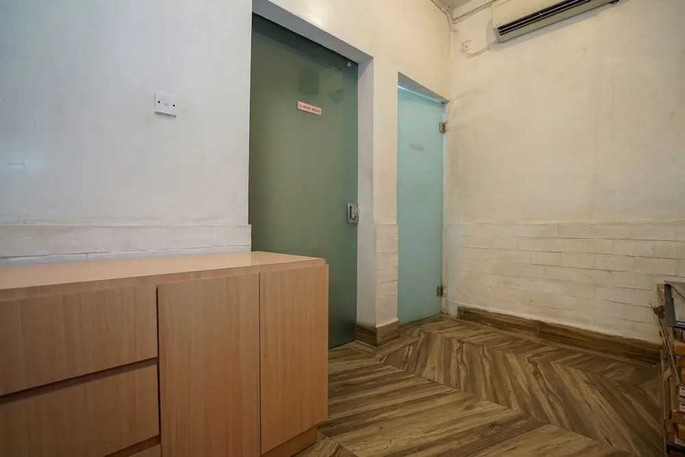 OYO 1270 Residence 8