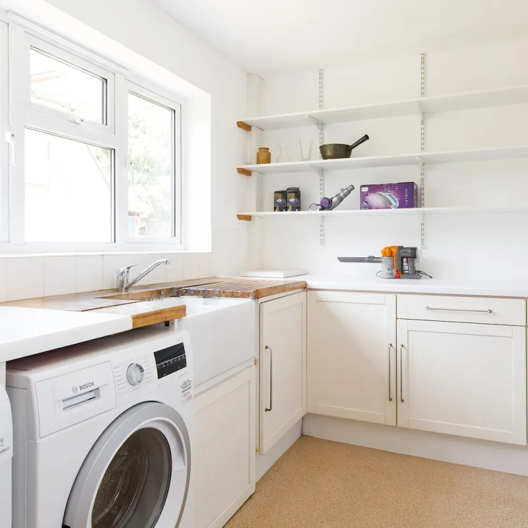 Secluded rural retreat close to beach - sleeps 12