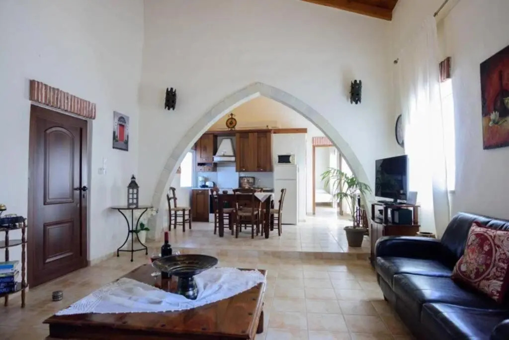 Traditional House 2 with Pool