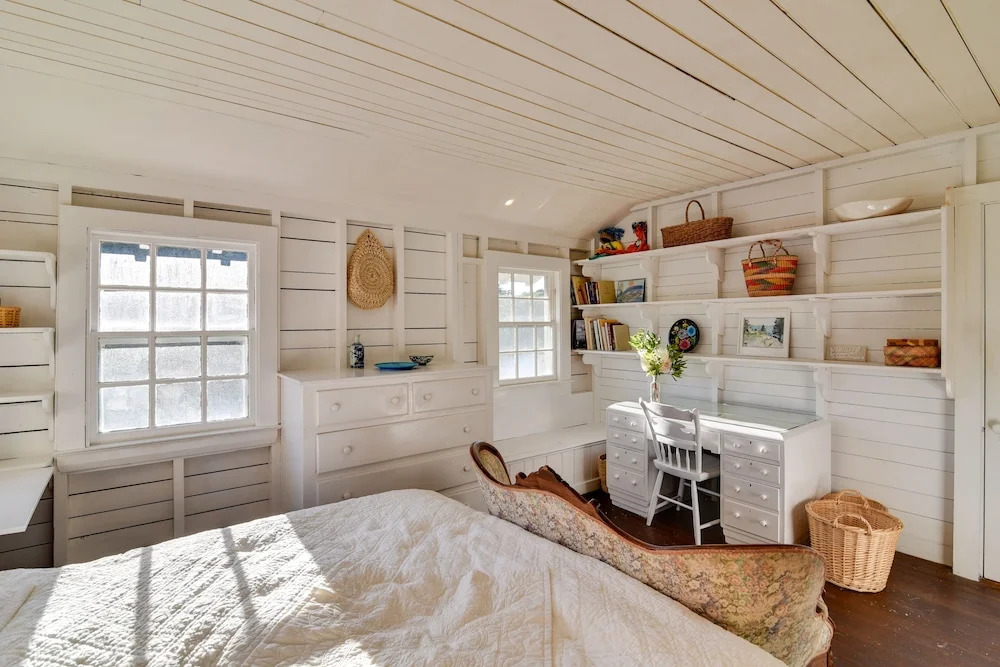 Oceanfront Cottage w/ Deck 2 Mi to Boothbay Harbor
