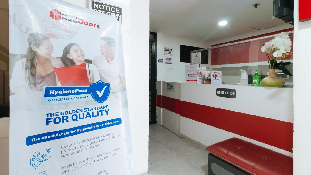 RedDoorz @ DBuilders Rooms Bangkal Makati