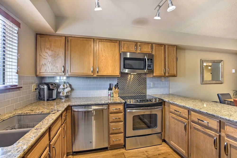 Park Place Deer Camp Condo: Ski-In, Walk To Main St, Lift