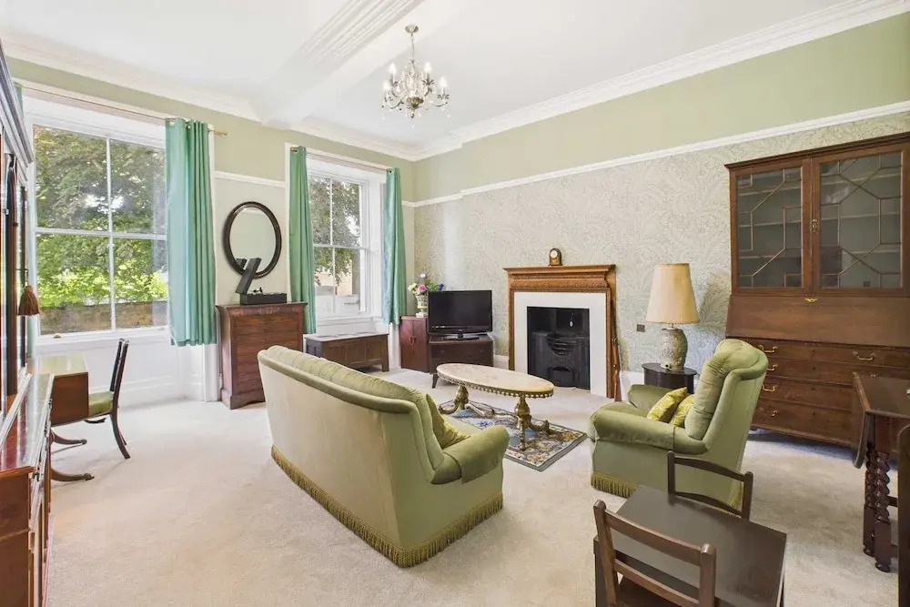 Host Stay Thornecroft