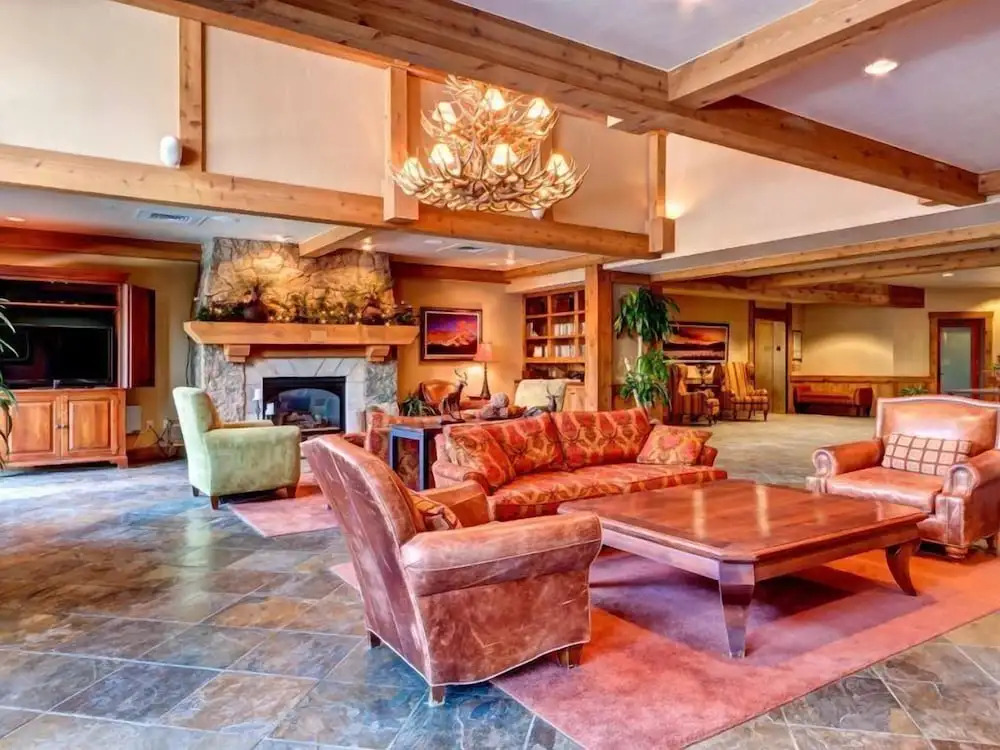 Luxury 2 Bedroom Mountain Vacation Rental in Breckenridge With Access to a Hot Tub and Heated Garage Parking
