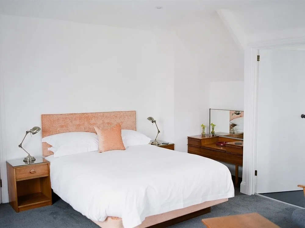 Chelsea House Apartments