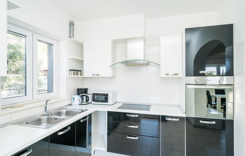 Stunning Apartment in Cilipi With 3 Bedrooms, Wifi and Outdoor Swimming Pool