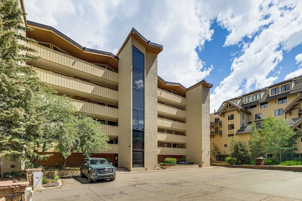 Updated Condo: Walk to Vail Village & Ski Shuttle
