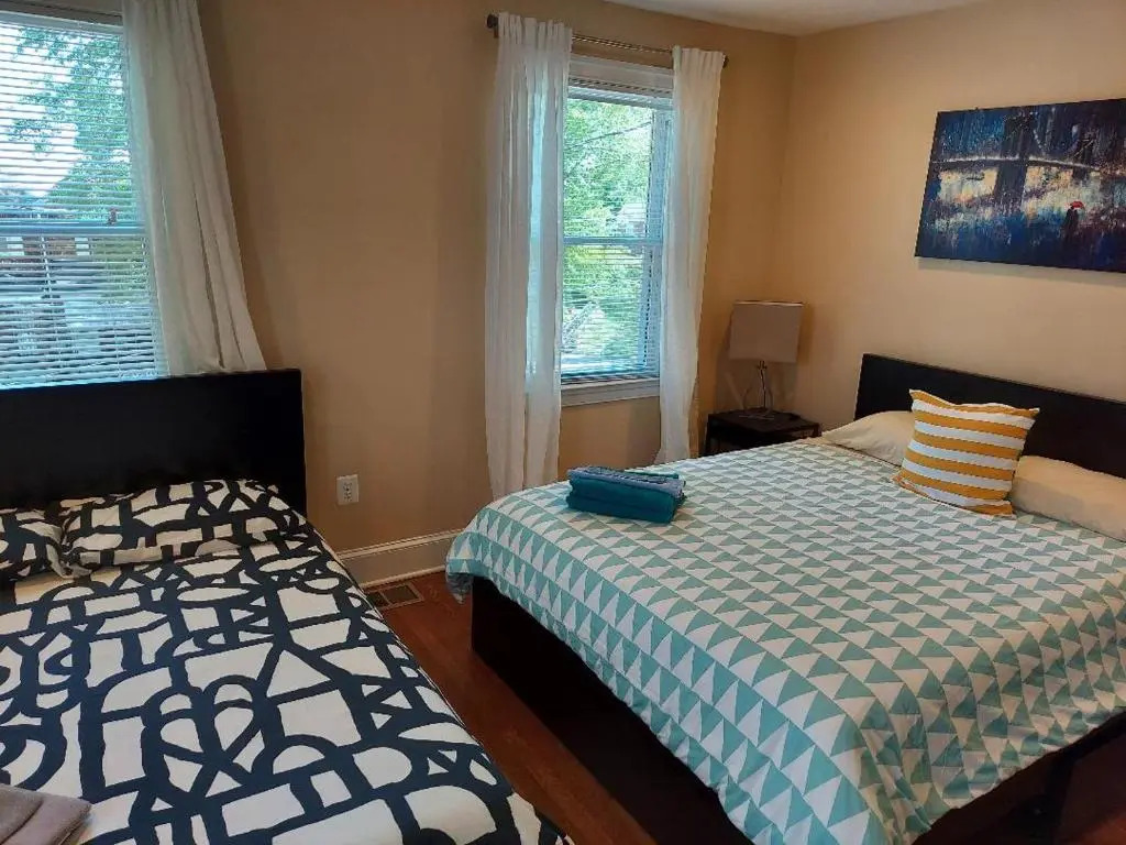 Luxurious DC Townhome ideal for Large Families plus Free Parking