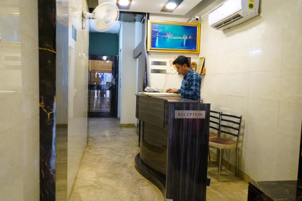 Hotel S & B East Inn - Patel Nagar