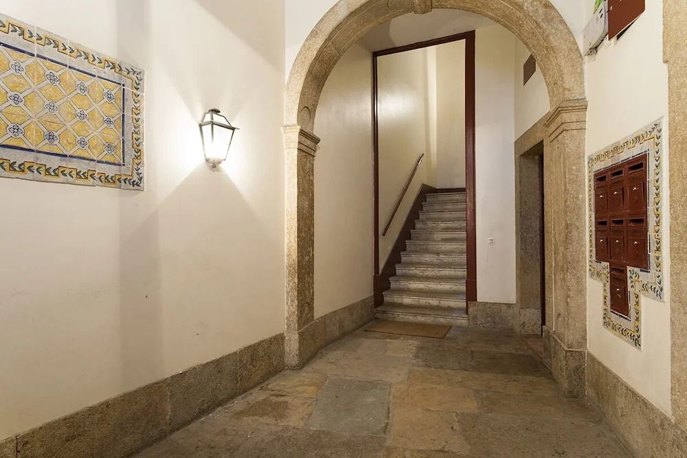 ALTIDO Elegant 3BR Apt w/workspace in Chiado