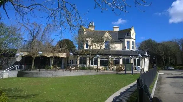 41 Tudor Court