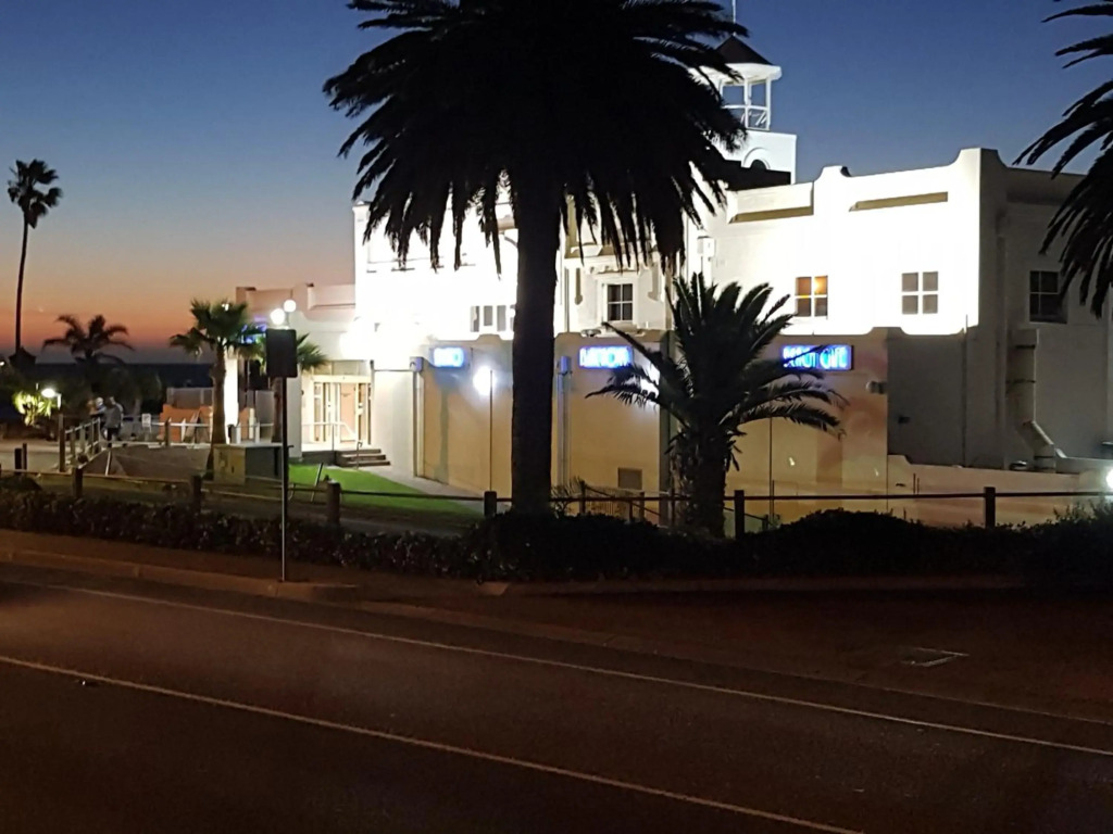 Semaphore Sea Breeze-Family Beach-Heated Plunge Pool Holiday House 4 brm 2 bath