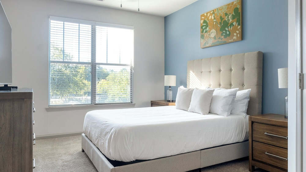 Landing Apartments Raleigh - North Hills