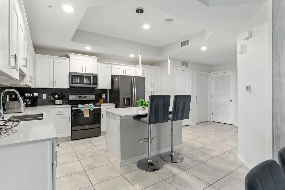 Beautiful Lakeview Retreat Near Disney