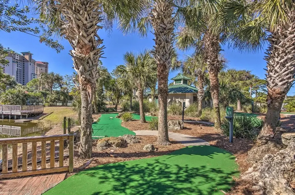 Studio w/ Pool Access - Walk to Miramar Beach!