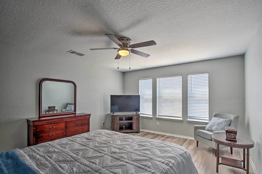 Spacious San Antonio Home ~ 9 Miles to Usta!