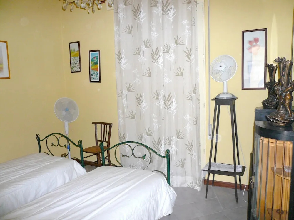 House With 3 Bedrooms in Riposto, With Wonderful sea View and Enclosed