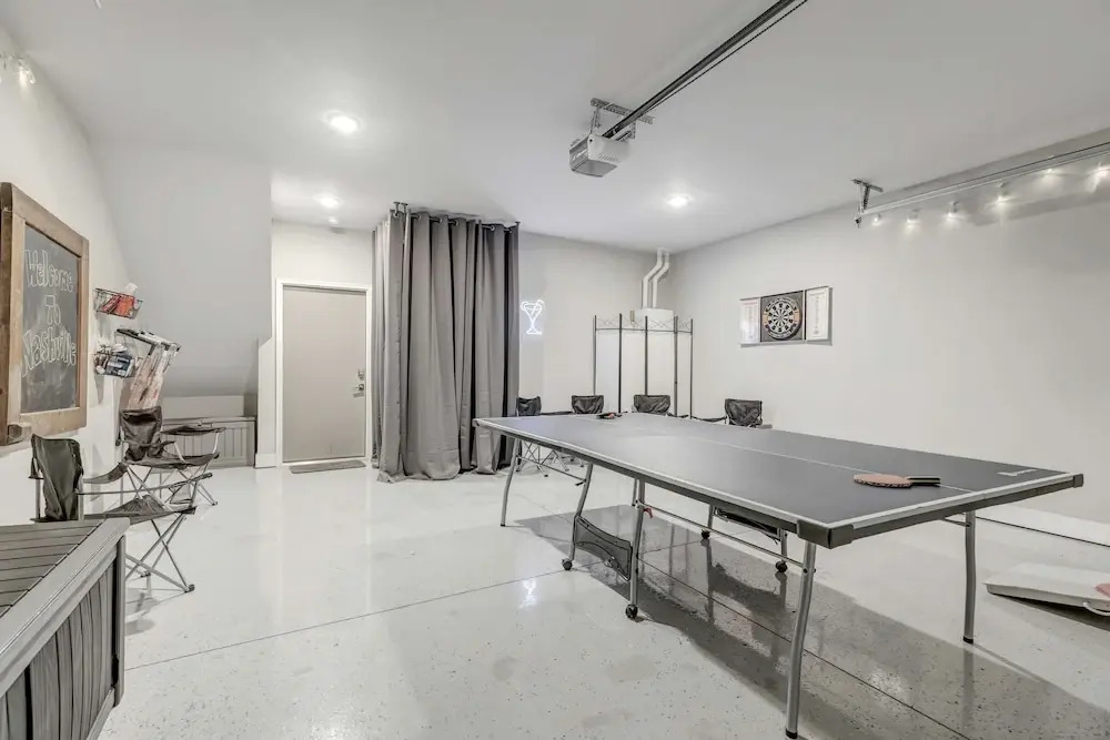 New Rooftop With City Views Game Room DT Nash