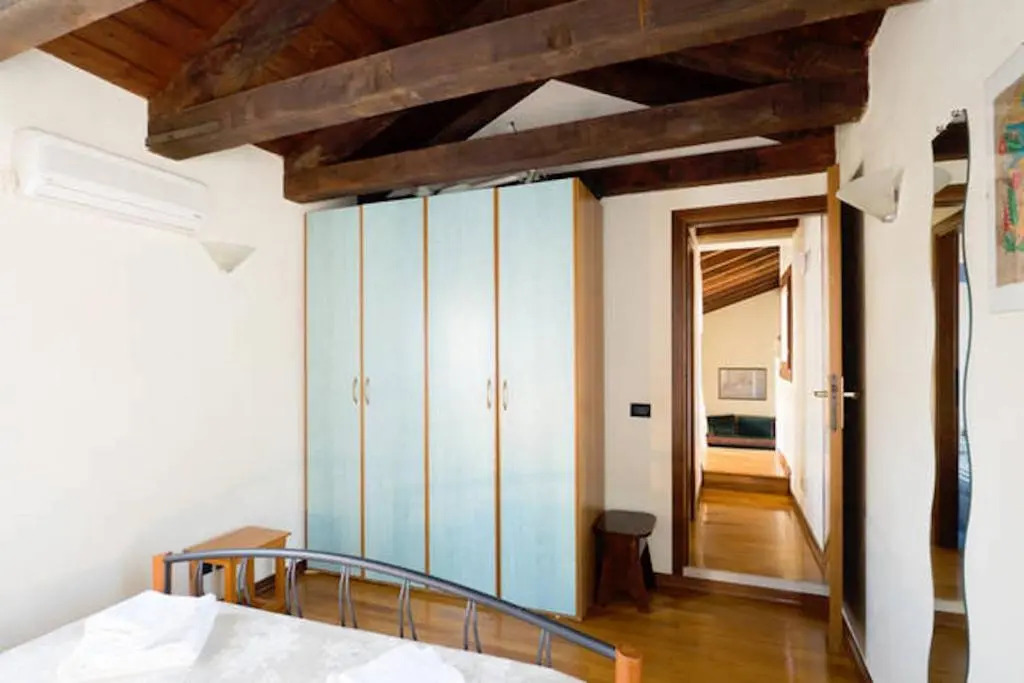 Romantic Rialto Apartment