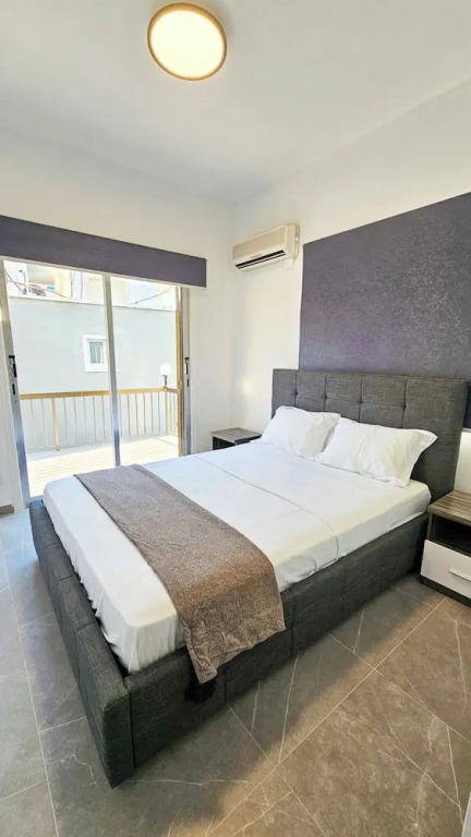 La Magenta Apartments
