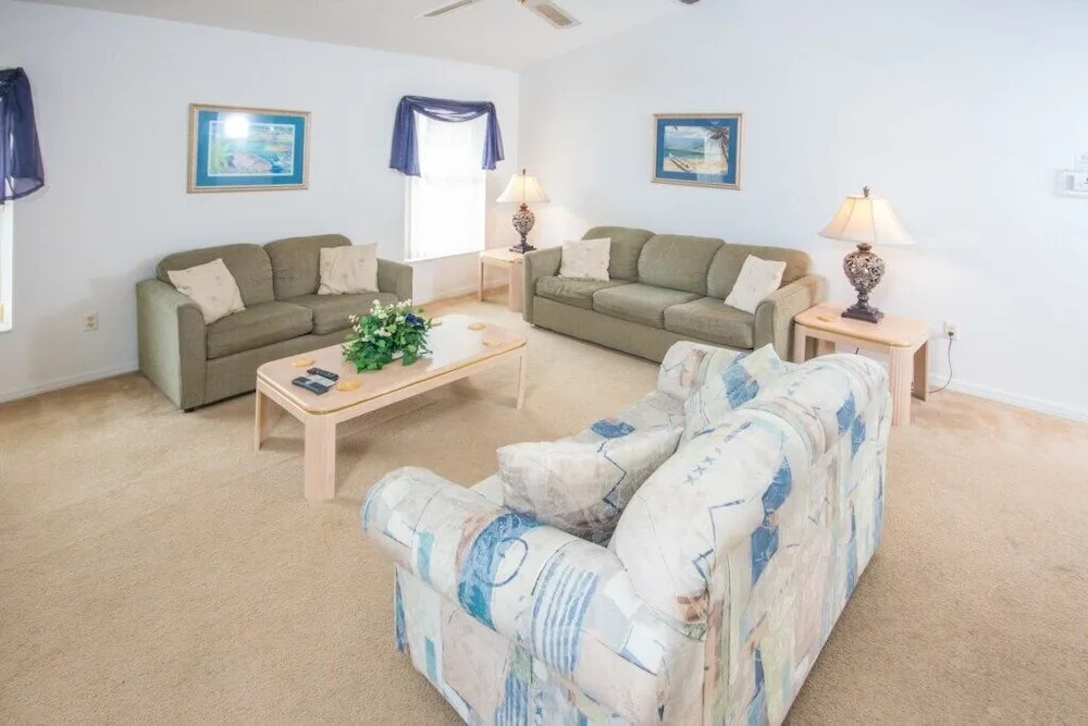 Family Fun Vacation Home 4 Bedroom Villa by RedAwning