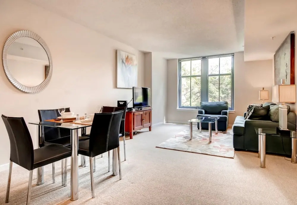 Bluebird Suites in Crystal City