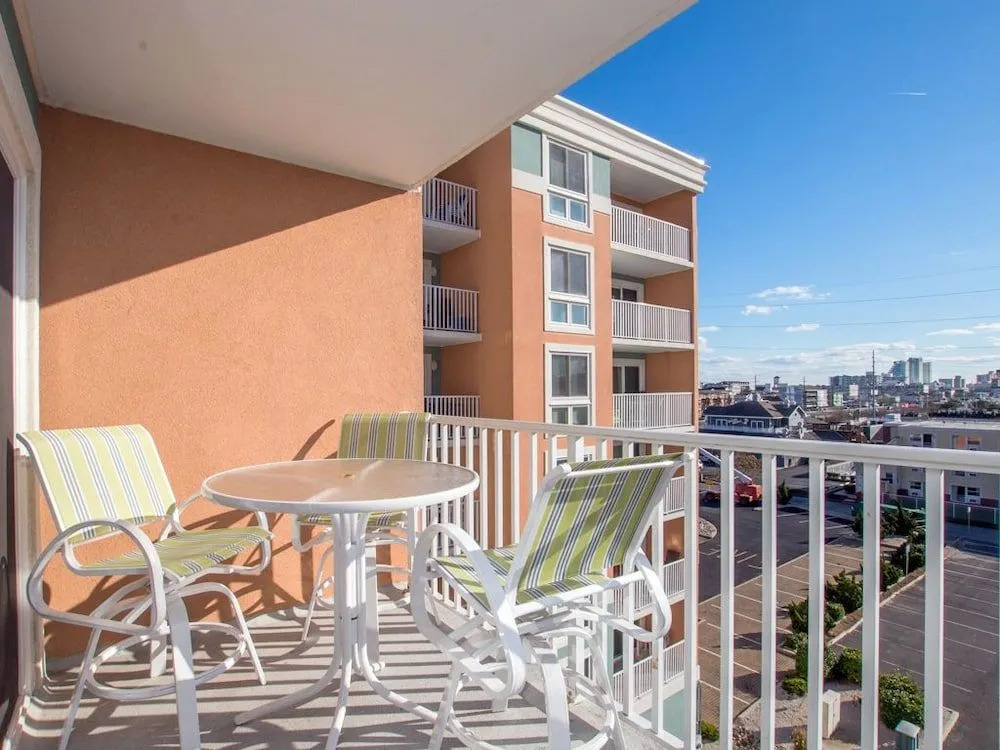 Makai 402 (bay View)