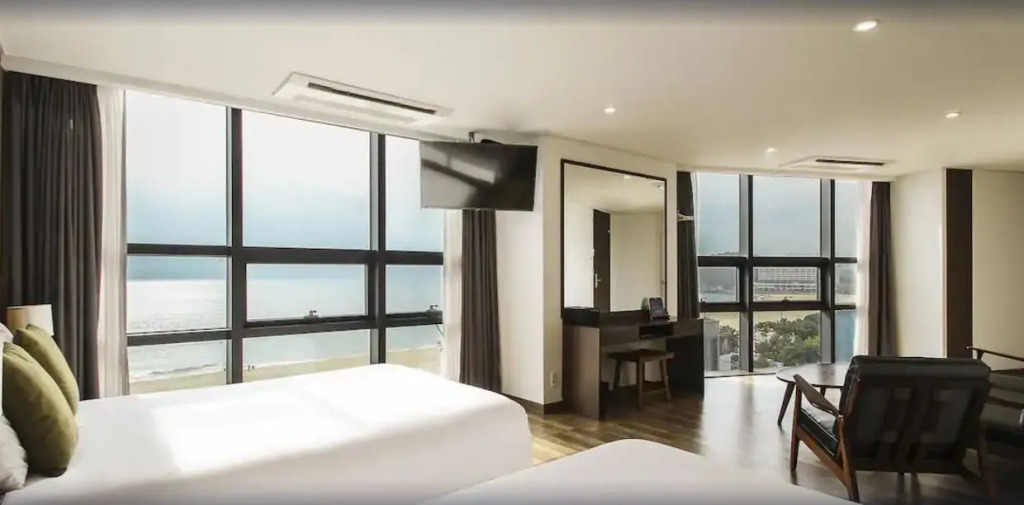Baymond Hotel