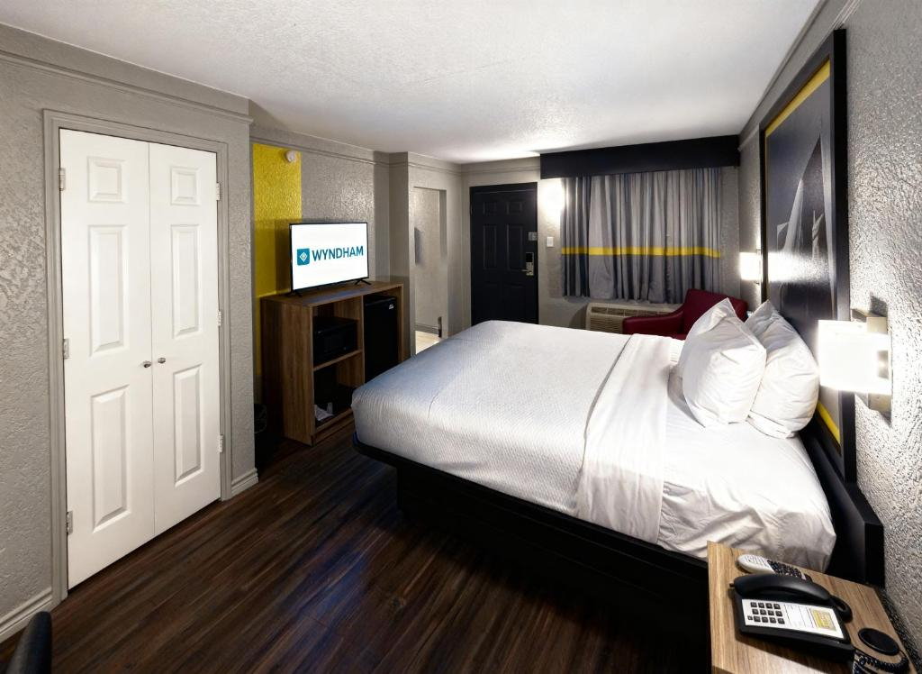 Super 8 By Wyndham Nacogdoches Near University