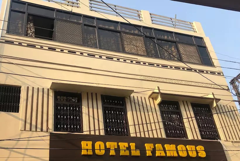 Hotel Famous