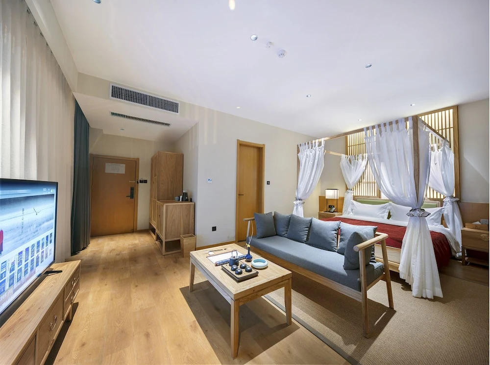 Qianna Qianxun Hotel(Zhengzhou High-tech Zone Xiliuhu )
