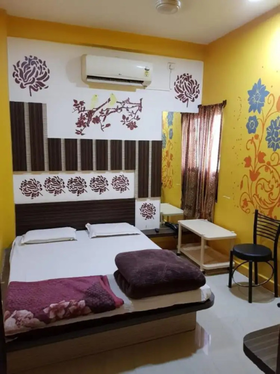 New Hotel Shree Radha Krishna Palace