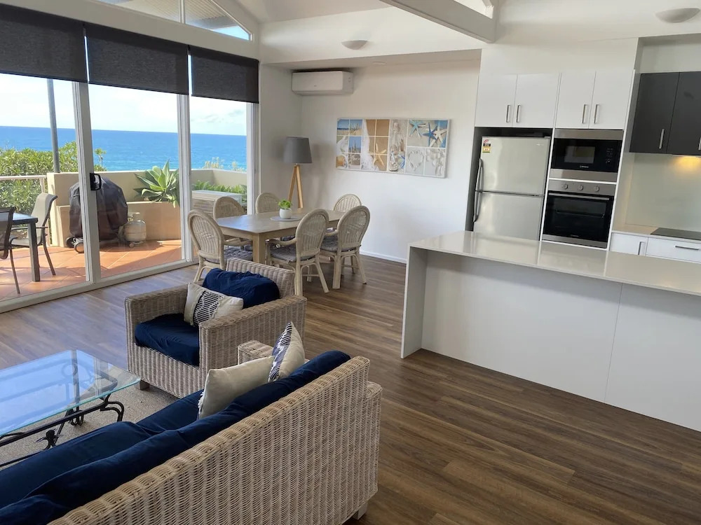 Aqua Promenade Beachfront Holiday Apartments