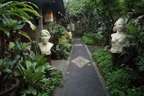 Kenari House