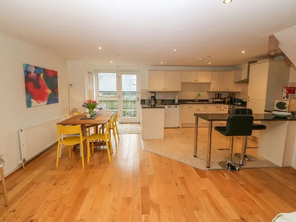 Barn End, 9 Stad Clynnog
