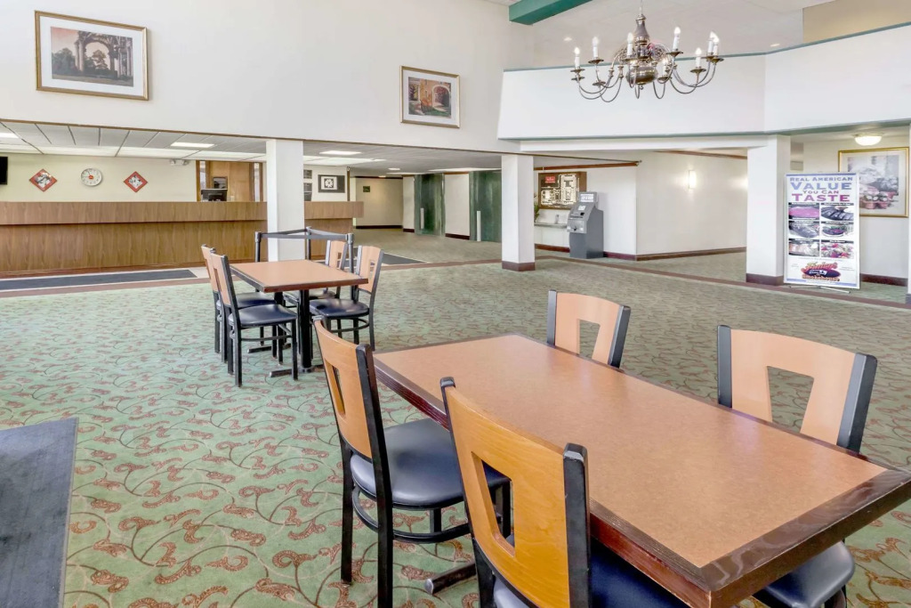 Clarion Hotel & Conference Center Lansing West