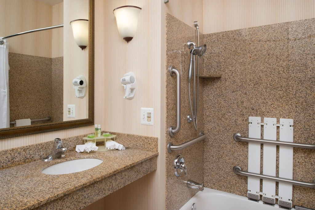 Holiday Inn Express & Suites Interstate 90 by IHG