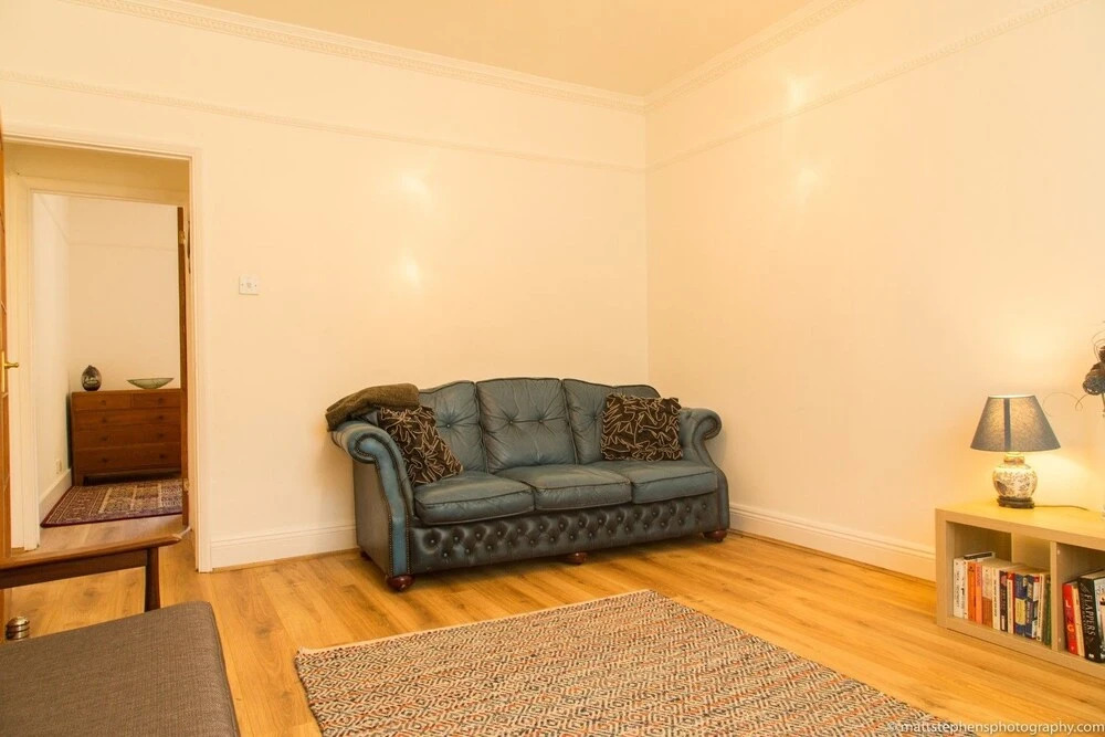 Bright and Spacious 1 Bedroom Flat With Garden