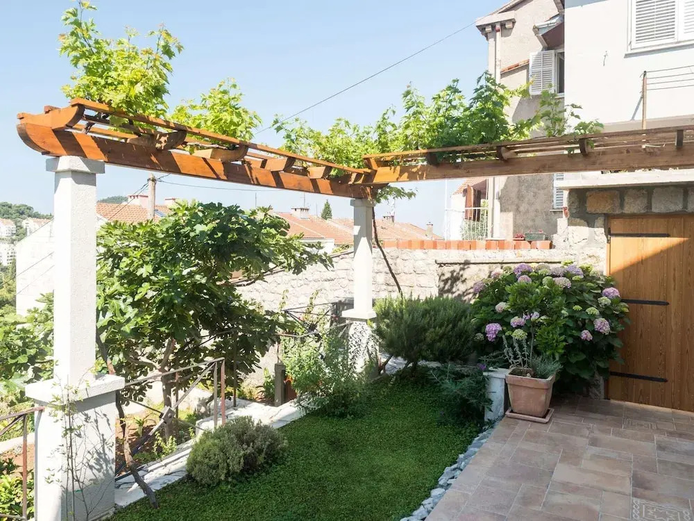 Apartments Gaura - Comfort One-bedroom Apartment With Terrace