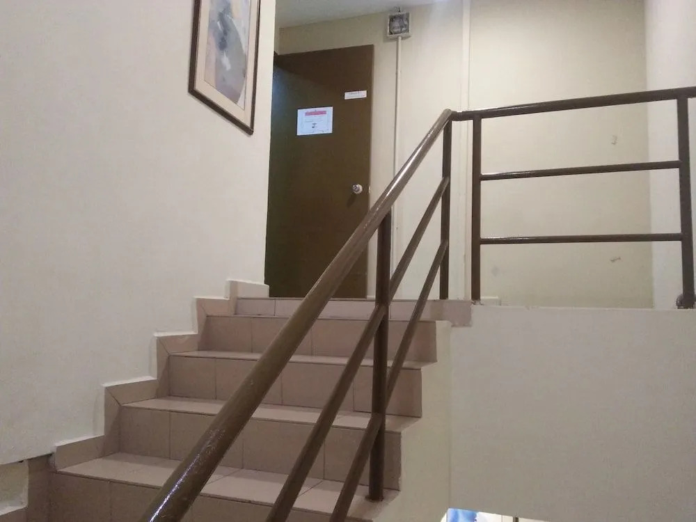 OYO 89689 Zahrin Hotel