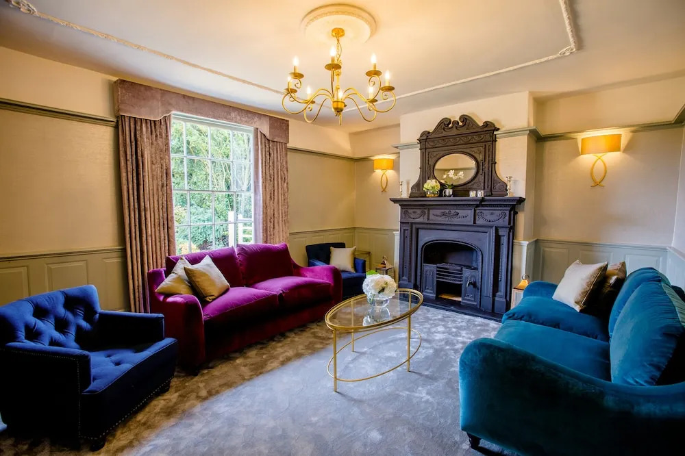 Vaulty Manor