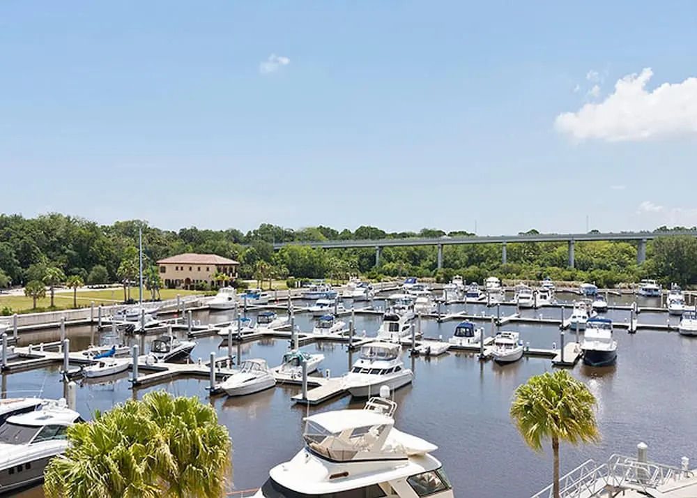 Yacht Harbor 272 by Vtrips